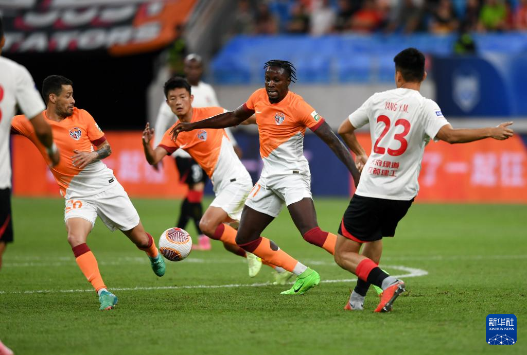 九游体育成都蓉城训练开放日，国际比赛日状态回暖引欢呼，中超在即，年轻球员得到机会的简单介绍